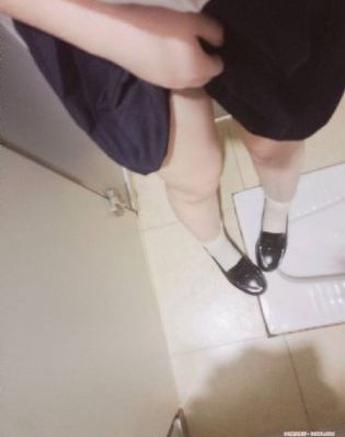 羞耻被脱小内内灌水